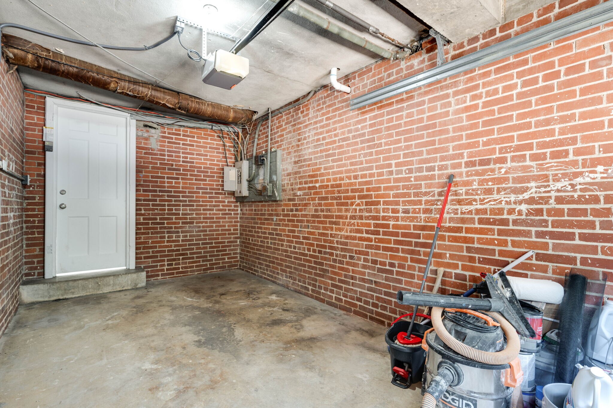 Building Photo - 500 N Thomas Rd