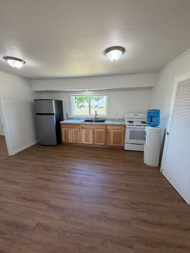 Building Photo - 3 Bedroom house on U&D Nursery Property!
