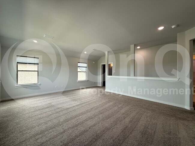 Building Photo - 405 Loganberry Dr