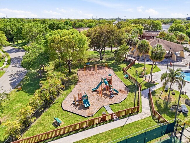 Building Photo - 6704 SW 114th Pl