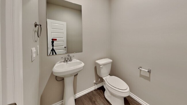 Building Photo - Very Nice 4 Bedroom 2 1/2 Bath in Yukon Schools + an office + bonus room