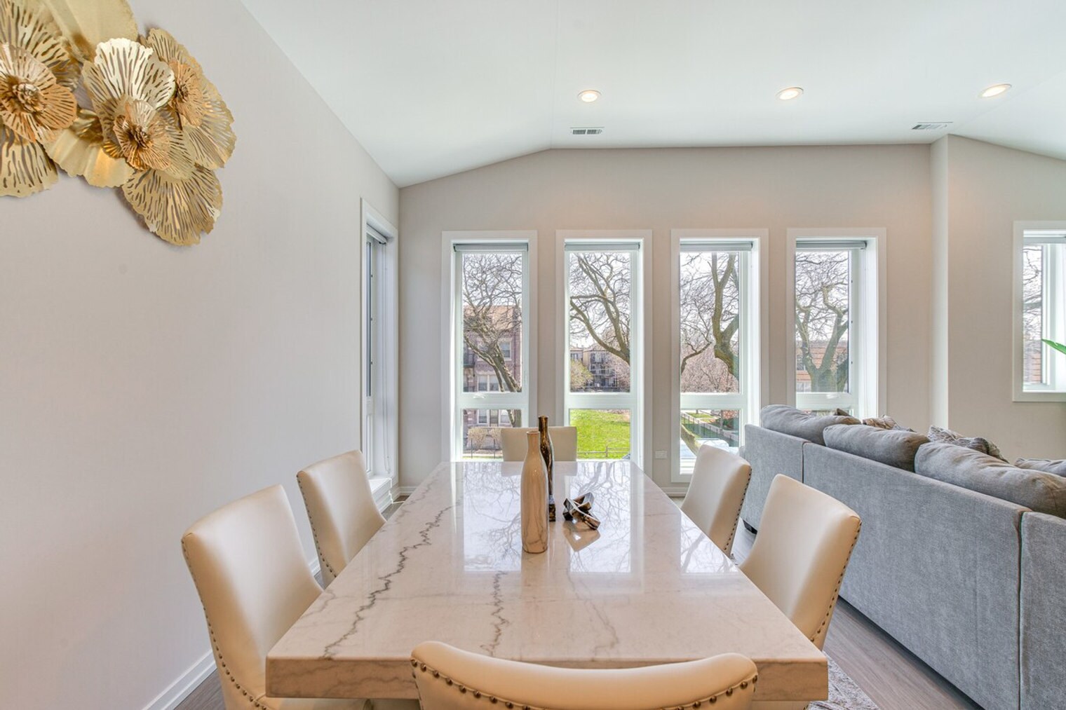 Building Photo - 5436 S Michigan Ave