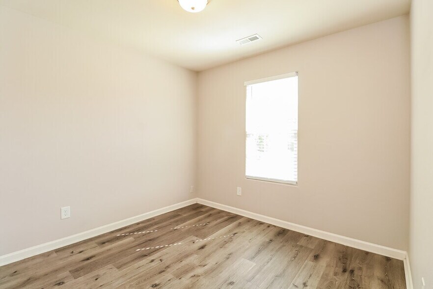 Building Photo - 6300 Paw Village Rd