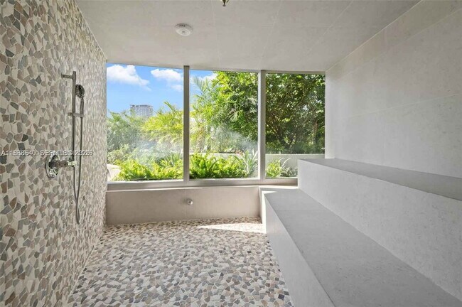 Building Photo - Northeast 24th Street, Miami, FL 33137 - 3 BR 3 BA condo