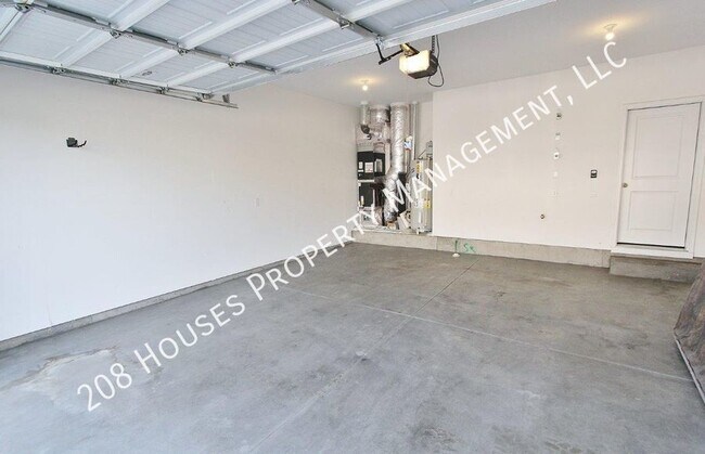 Building Photo - Modern townhouse in a Cozy Community. 50% ...