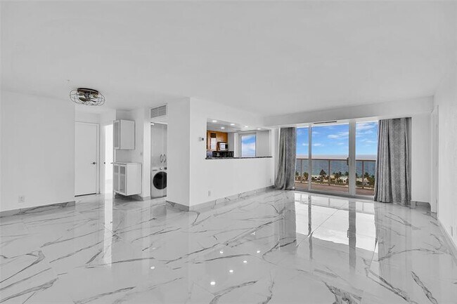 Building Photo - 2841 N Ocean Blvd