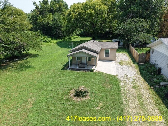 Building Photo - 2518 N Weller Ave