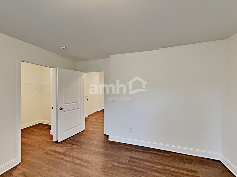 Building Photo - 6145 Rosemore Ln