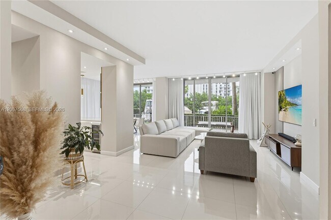 Building Photo - 3500 Mystic Pointe Dr