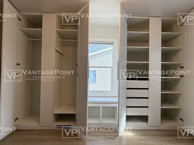 Building Photo - 1335 Dousman St