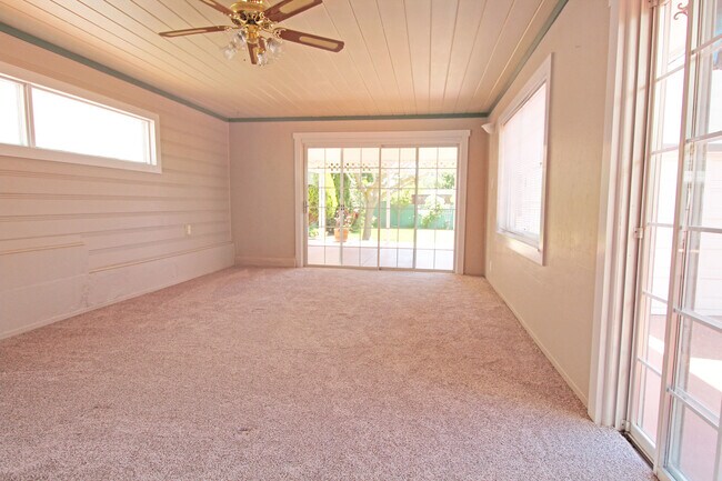 Building Photo - Coming Soon! Lovely Redwood Heights Home w...