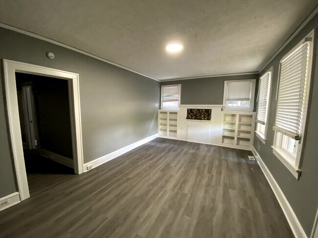 Building Photo - 817 Ferdinand Ave Sw