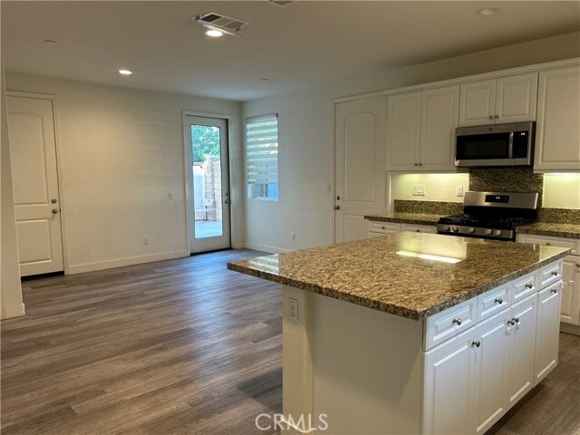 Building Photo - 5884 Silver Oaks Dr