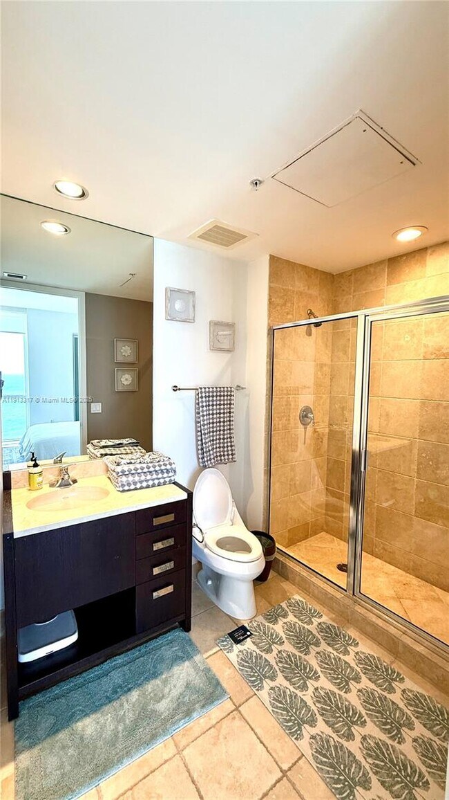 Building Photo - 18201 Collins Ave