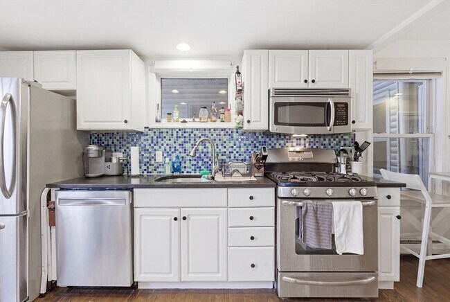 Building Photo - 245 W Fifth St