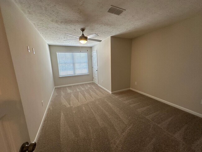 Building Photo - BRAND NEW 4 Bed 3 Bath Townhome Near The H...