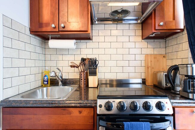 Building Photo - 69 Clinton St