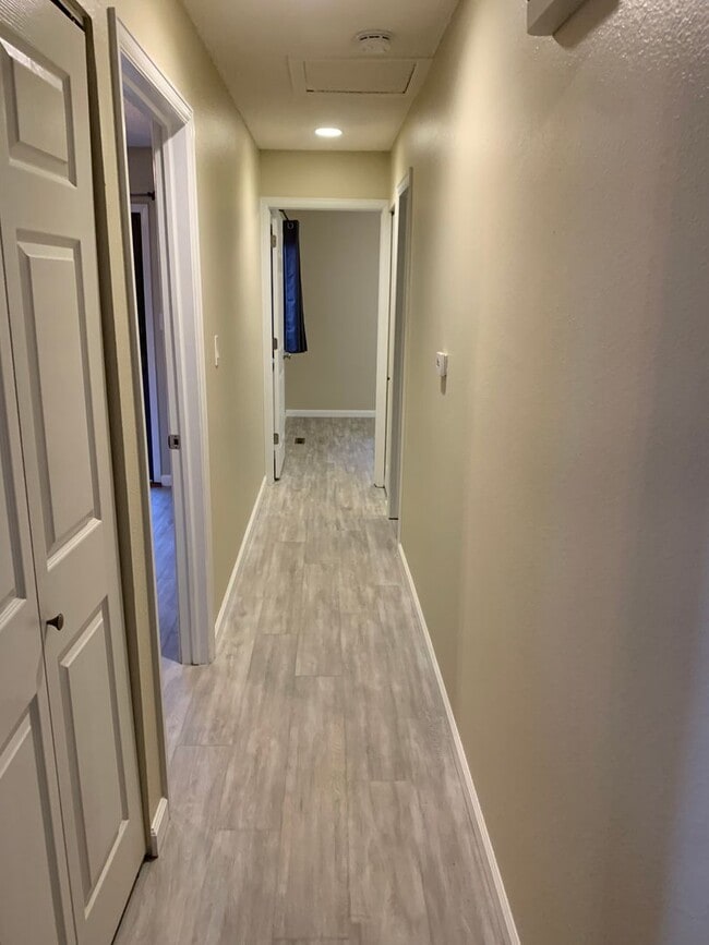 Building Photo - Low Maintenance Ranch Condo