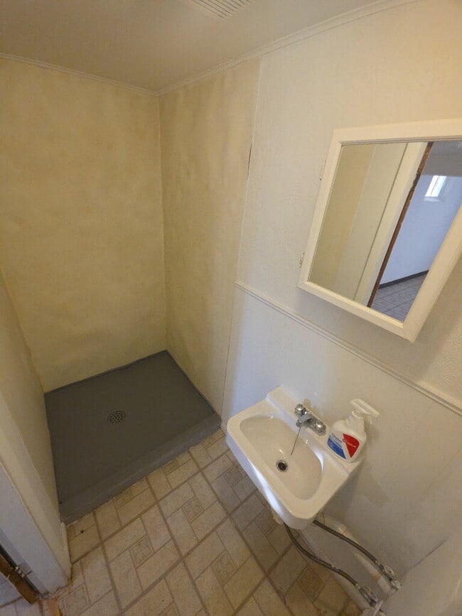 Building Photo - Your Next Home Awaits! Stylish 3-Bed on Perthshire Rd – Move-In Ready