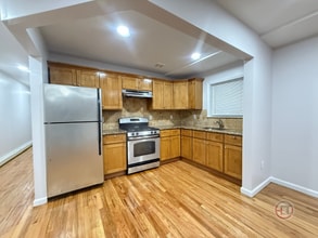 Building Photo - 1642 Williamsbridge Rd