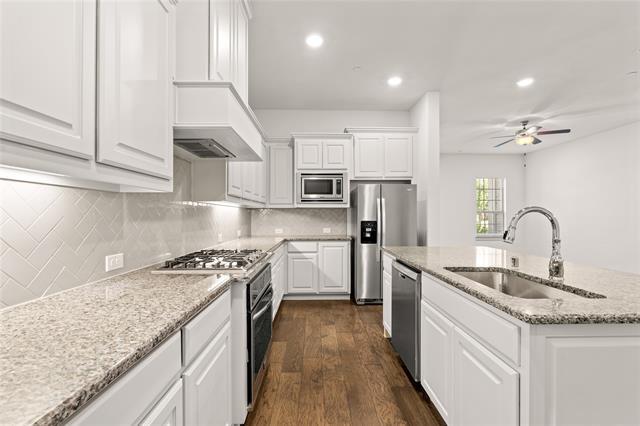 Building Photo - 2240 Lasso Ln