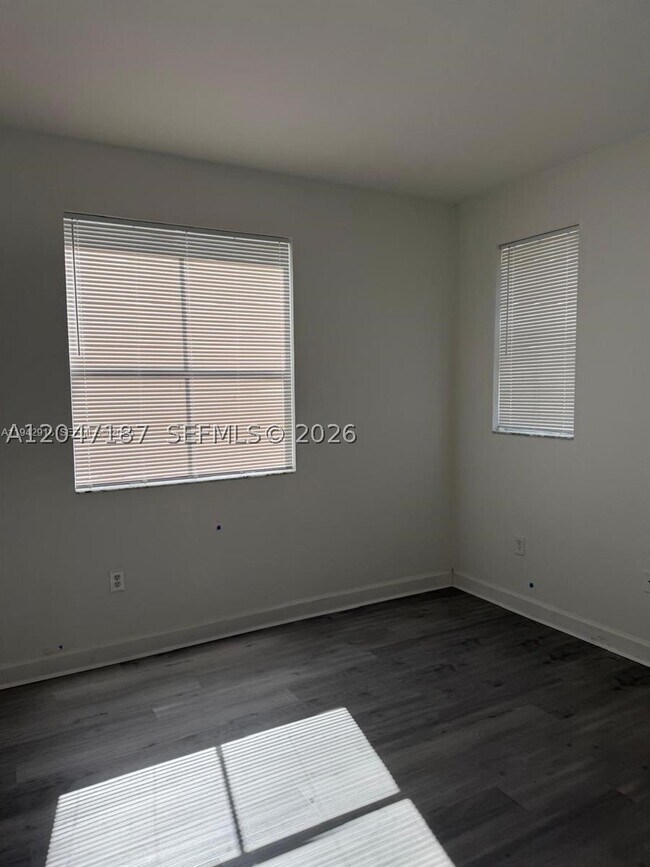Building Photo - 1656 SE 29th Dr
