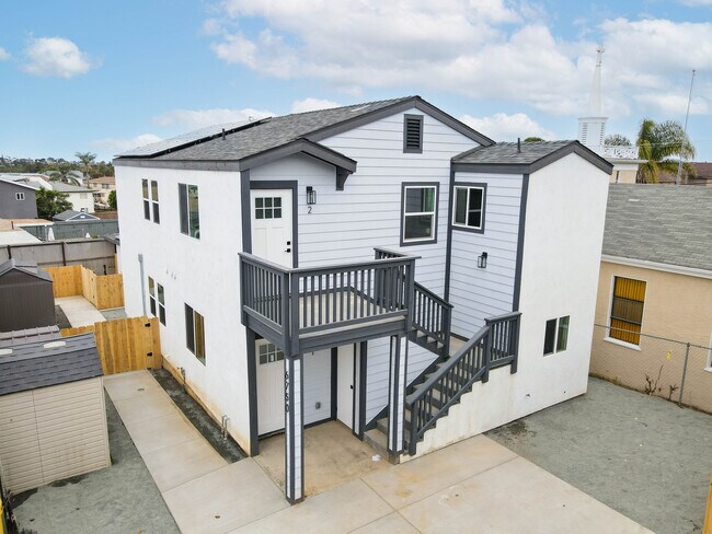 Building Photo - 6744 N Elman St