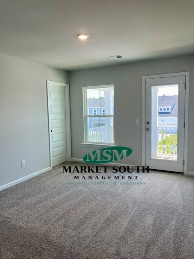 Building Photo - 114 Binscombe Ln