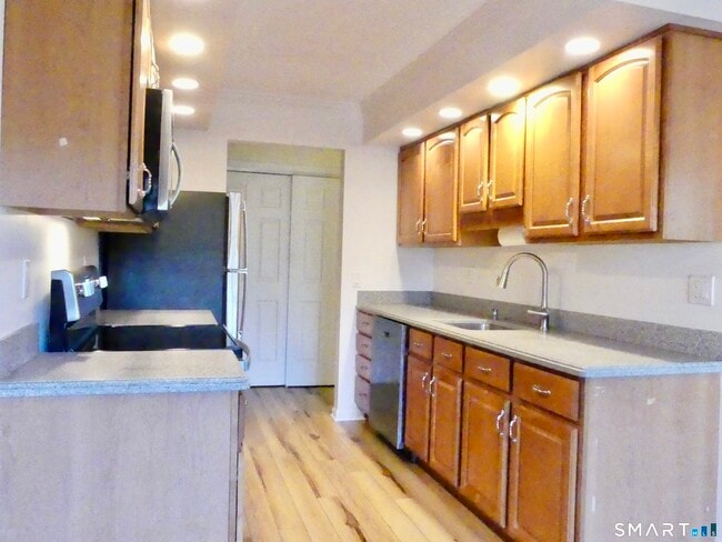 Building Photo - 50 Aiken St