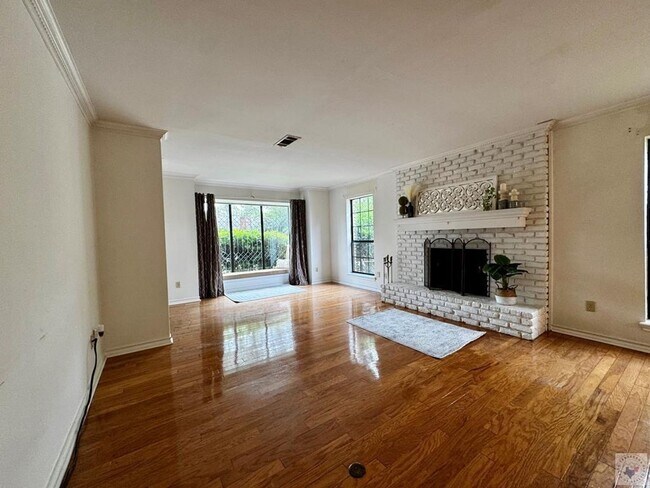 Building Photo - 4/2.5 PG Townhouse Available
