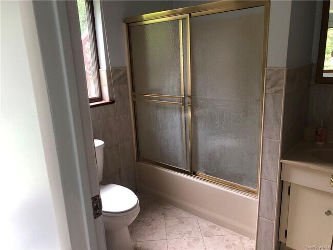 Building Photo - 552 NY-32