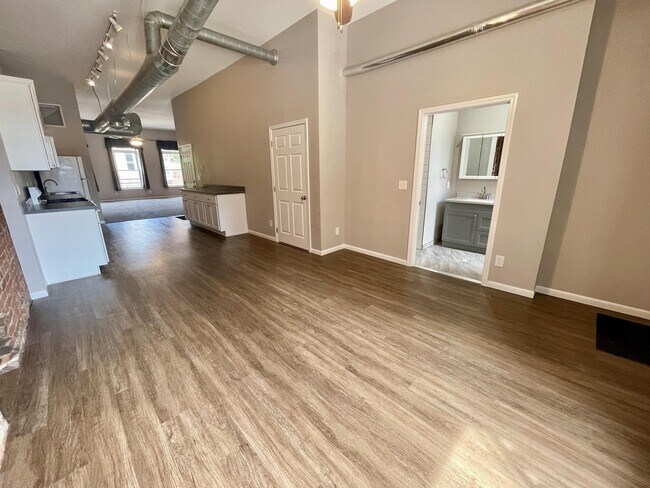 Building Photo - 1608 2nd Ave