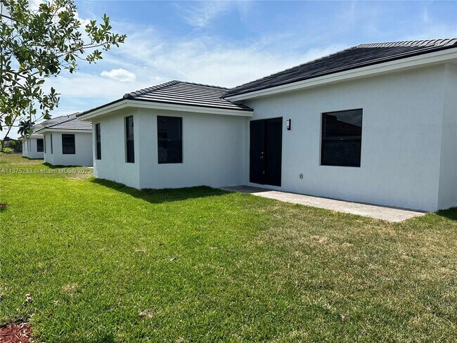 Building Photo - 14580 SW 22nd St