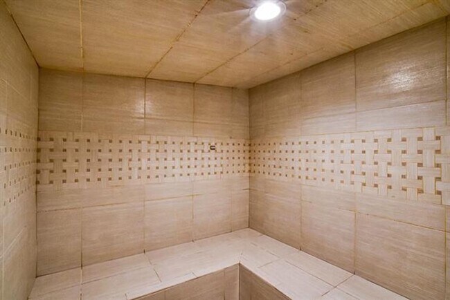 Building Photo - 18911 Collins Ave