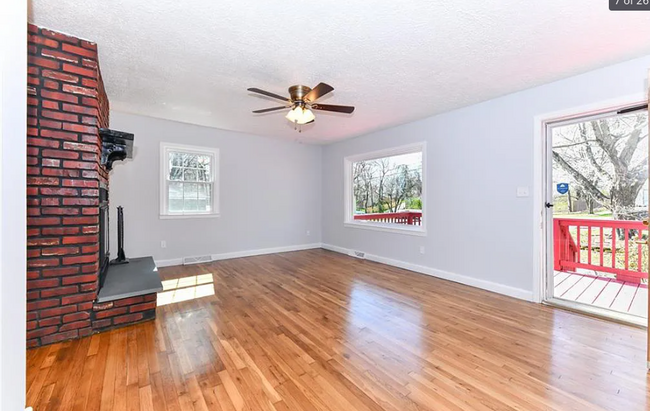 Front room picture window overlooking street view - 121 Park Dr