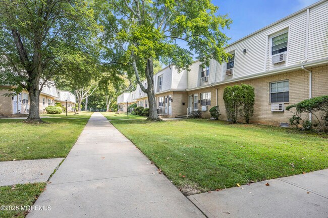 Building Photo - 93 White St