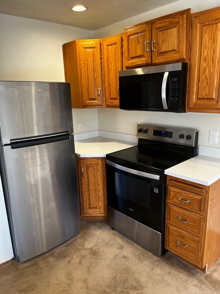 Building Photo - 7182 Stagecoach Dr