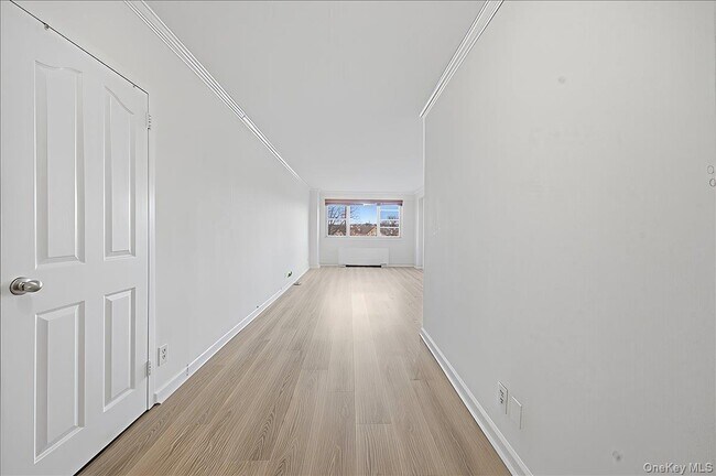 Building Photo - 30 Lake St