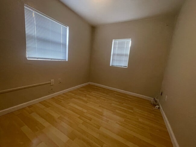 Building Photo - Tucked Away Antioch Home!