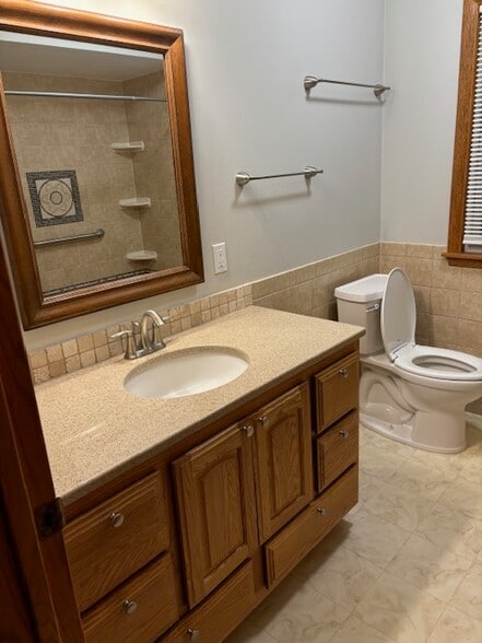 Main bath granite top - 409 Hill N Dale Cir