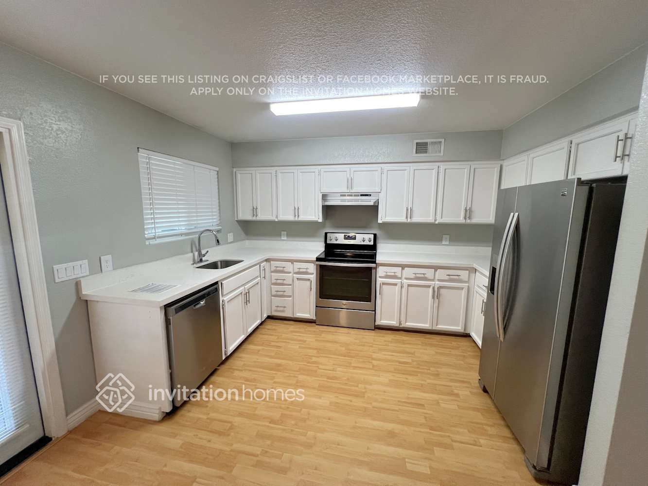 Building Photo - 2926 E Escondido Ave