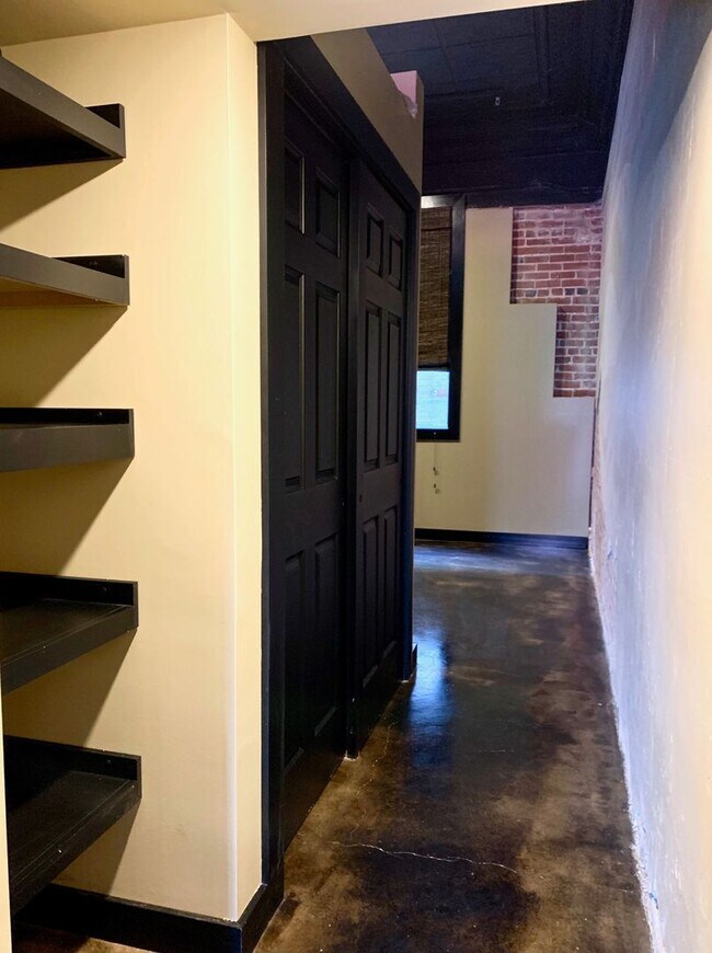 Building Photo - 110 W Huntington Ave