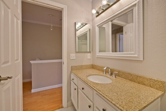 Building Photo - Popular Woodside Commons at Its Finest.