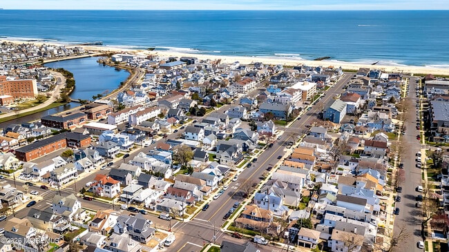 Building Photo - 320 Ocean Park Ave