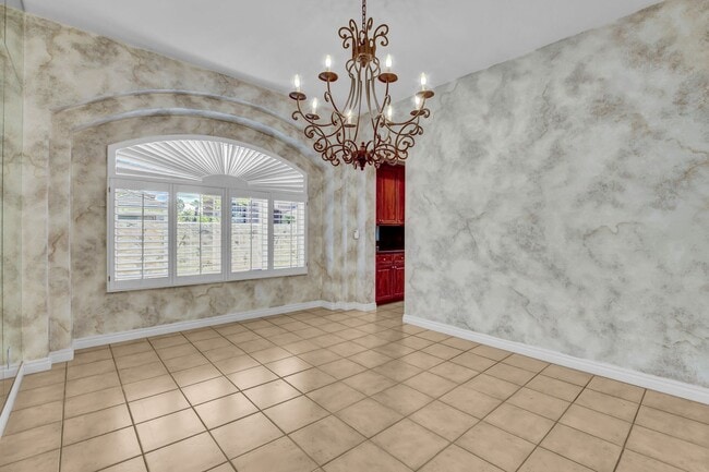 Building Photo - Single Story in Country Club Hills!