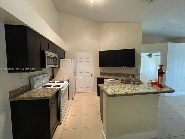Building Photo - 9999 Summerbreeze Dr