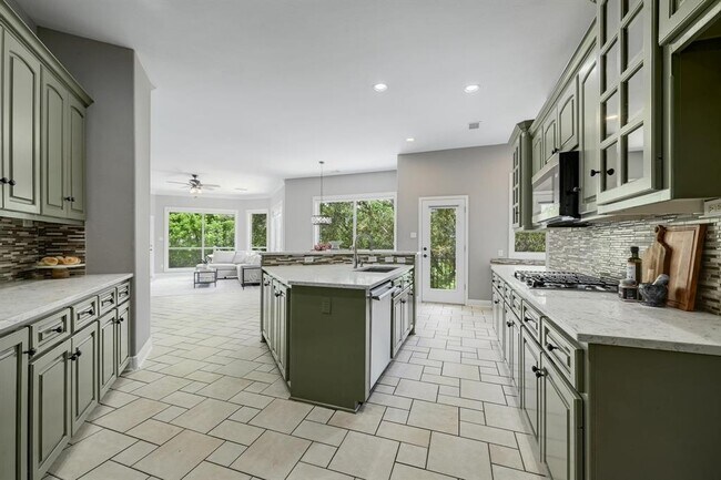 Building Photo - 12004 Mira Mesa Dr