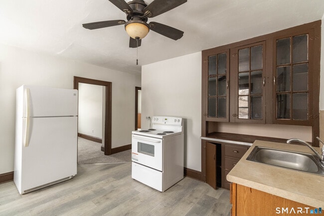 Building Photo - 63 Main St