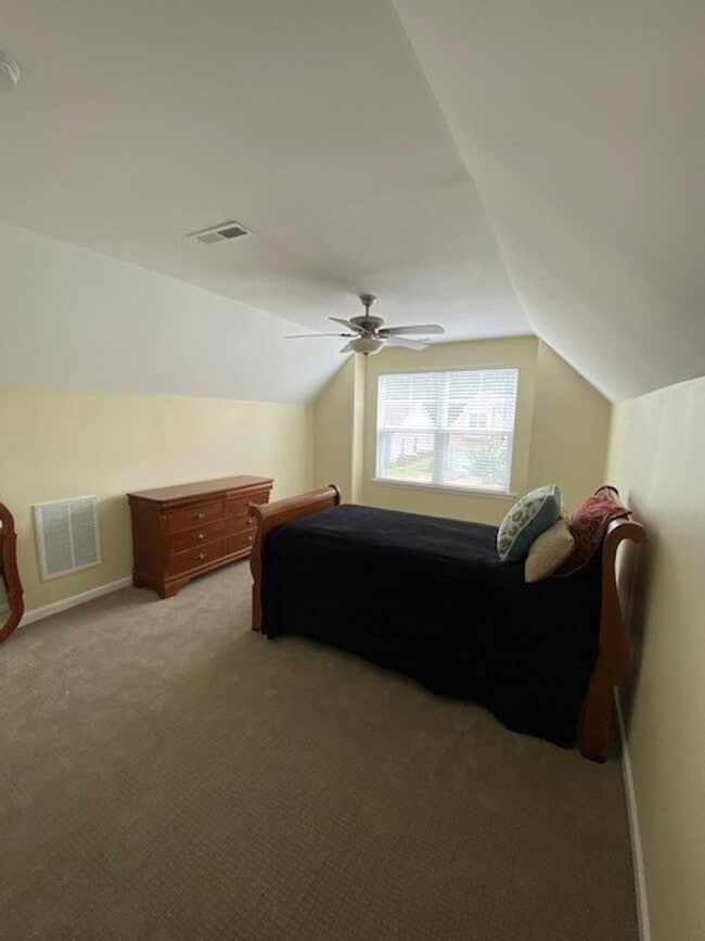 Building Photo - Welcome to this fully furnished 3-bedroom, 3-bathroom townhouse located in the vibrant Hawkeswate...