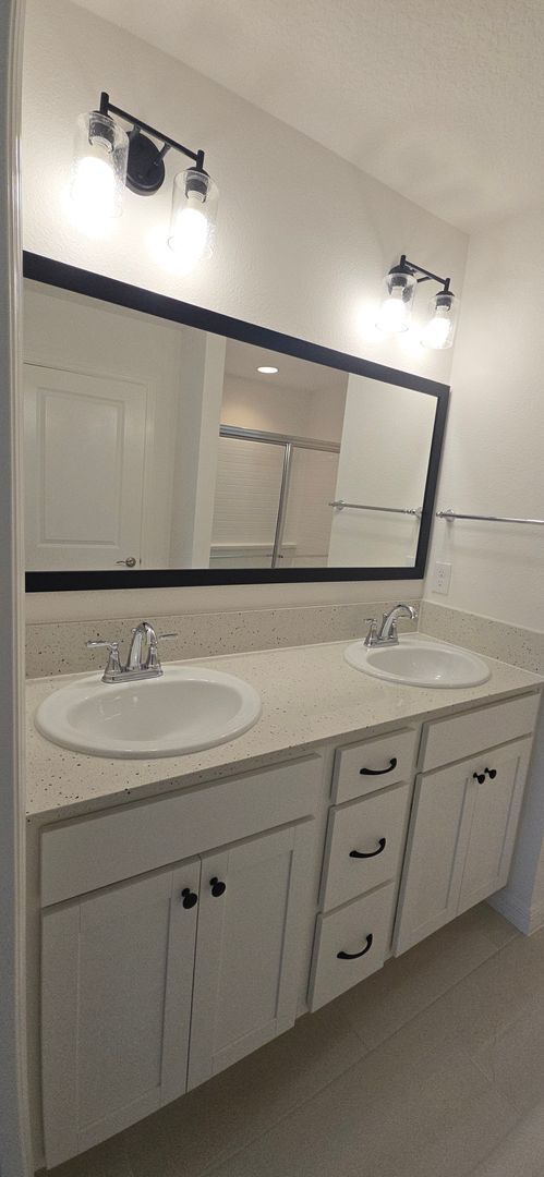 Building Photo - Brand New Moonstone Patio Villa – Walk to ...